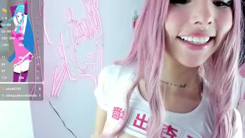 Snapshot of kloeking_ chatting on October 22, 4:59 am kloe online show from October 22, 4:59 am