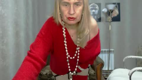 Snapshot of koroleva70 chatting on October 1, 5:34 pm VIKA online show from October 1, 5:34 pm