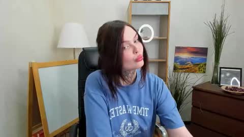 Ariel online show from December 13, 7:53 pm