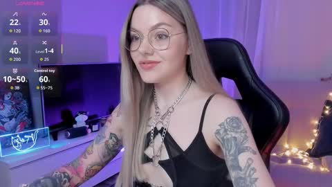 Snapshot of koza_dereza_ chatting on October 6, 4:14 pm Jess online show from October 6, 4:14 pm