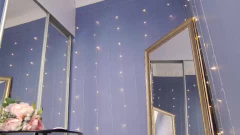 kriskras__ online show from December 1, 5:16 am