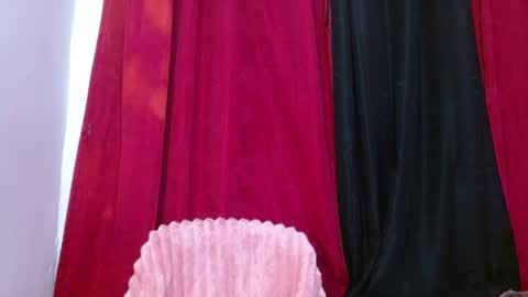 krisstal703358 online show from April 14, 9:12 am