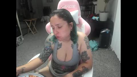 Snapshot of kristajay chatting on October 17, 3:43 am Krista online show from October 17, 3:43 am