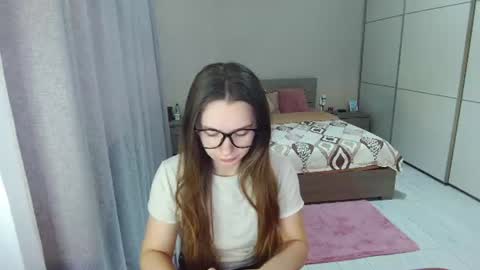 twitter    Annemarye 23 online show from July 26, 7:50 am