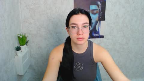 Snapshot of kristenx_x chatting on September 16, 6:38 am Kristen online show from September 16, 6:38 am