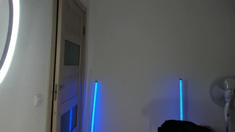 kristinfeiver online show from January 4, 11:27 pm