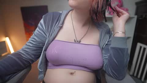 Snapshot of krystalsyxx chatting on February 25, 4:57 am Krystal Syx online show from February 25, 4:57 am