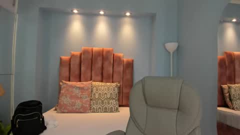 Kylie Reyes  online show from November 15, 8:10 pm