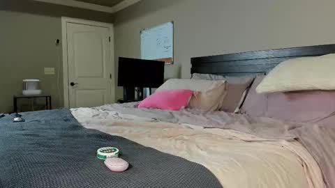 Kylie online show from March 10, 4:17 am