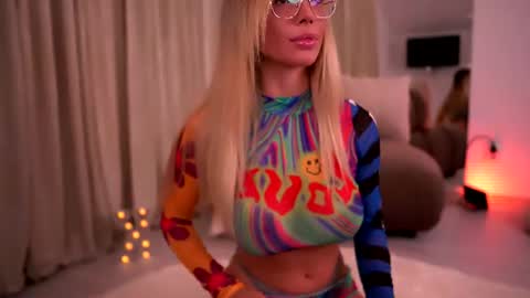 Kylie online show from July 24, 8:06 pm