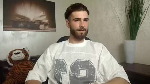 KyloEast online show from June 12, 7:51 am
