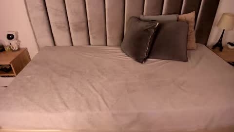 Emily  Laila  online show from December 3, 11:44 am