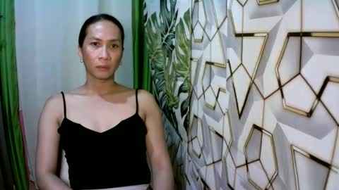 kyutshyne online show from April 21, 2:26 am