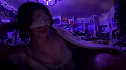 lacedinsin online show from February 4, 4:05 am