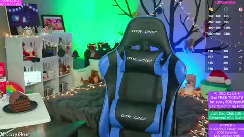 Lacey Bloom online show from December 18, 2:07 am