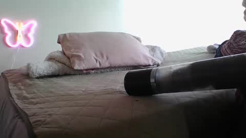 lachickadelbronx online show from January 25, 5:40 pm