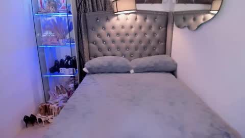 lady_moriseth online show from December 2, 8:34 am