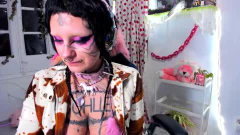 Mia online show from December 18, 7:53 pm