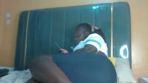 lindah32 online show from October 31, 7:03 pm