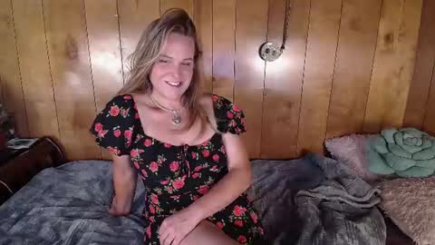 ladyboyhomemaker online show from August 9, 3:34 am