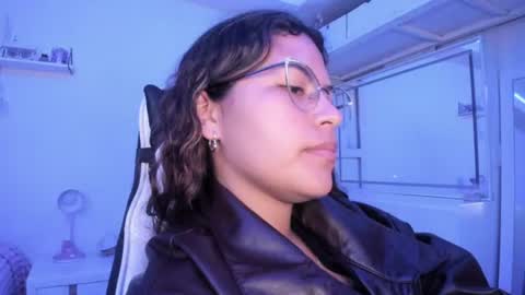  Lady  online show from June 12, 3:38 am