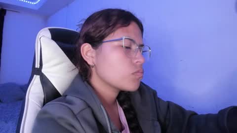  Lady  online show from November 7, 6:05 am