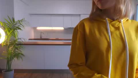 laelneizer online show from June 11, 2:22 am