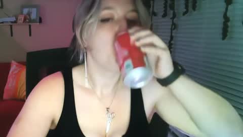 Lainey Darling online show from June 26, 6:52 am