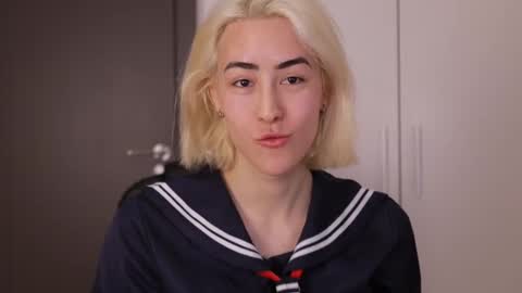 Snapshot of laliwhite chatting on November 1, 11:26 pm Lilia online show from November 1, 11:26 pm