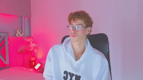 lancelot_grey online show from June 10, 9:24 pm