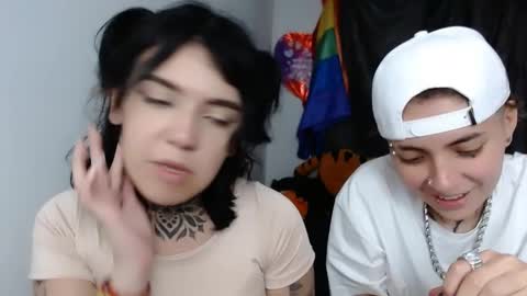 Snapshot of lannie_gonzales chatting on January 2, 1:27 am LANNIE online show from January 2, 1:27 am