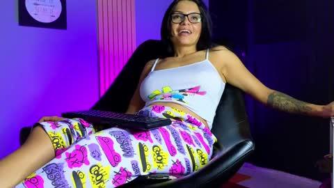 la paisita  online show from February 3, 9:08 am