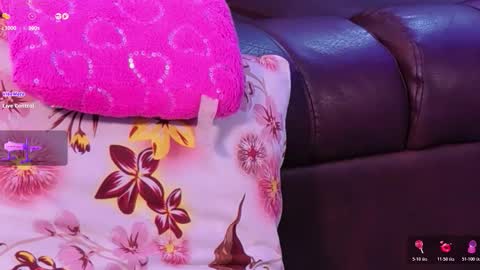 Hello Guys I am Lara Giraldo  WELCOME To my room online show from March 11, 12:02 am