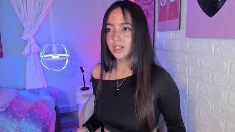 Snapshot of laraa_rous chatting on September 17, 4:05 am lara online show from September 17, 4:05 am