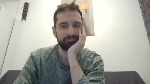 laraaan online show from December 18, 10:05 pm