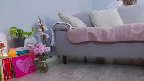 LaraKanes online show from November 7, 9:12 am