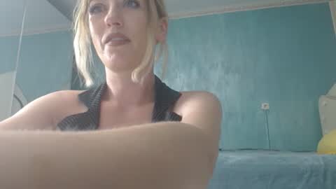 LaraLane online show from July 2, 7:30 pm