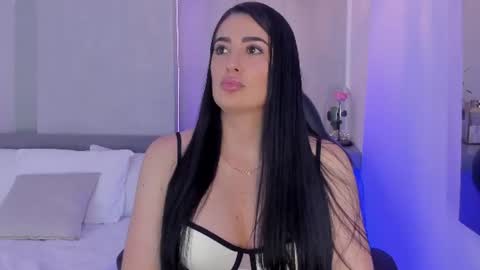 Laura online show from June 15, 9:51 pm