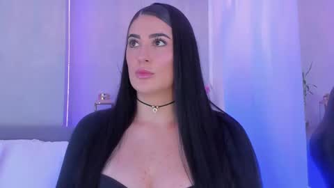 Laura online show from June 9, 9:36 pm