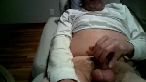 Large2PLZ online show from May 2, 4:40 am