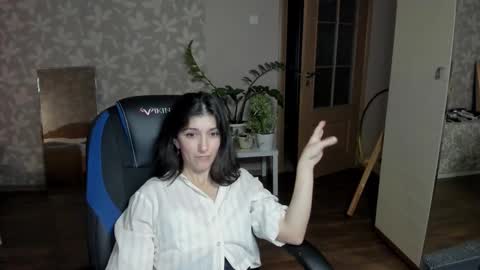 Snapshot of larisadevries chatting on October 8, 7:53 pm Larisa online show from October 8, 7:53 pm