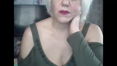 Snapshot of larisaq4ugo24 chatting on October 22, 7:33 am larisaq4ugo24 online show from October 22, 7:33 am
