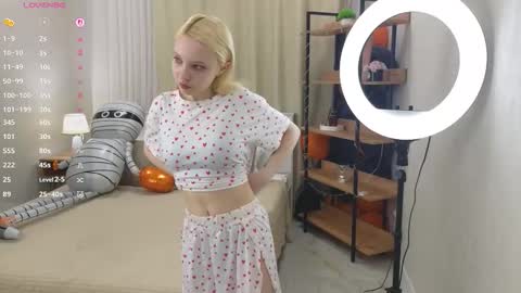 Emilia for my friends Amy online show from November 7, 1:19 am