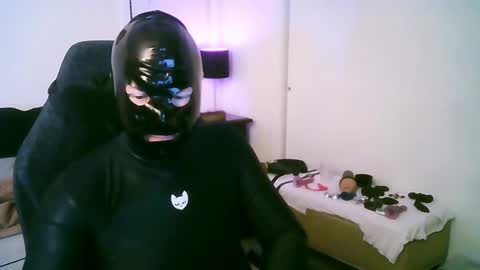 latexminheadroom online show from March 31, 2:12 am