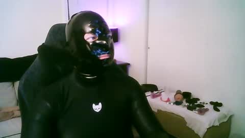 latexminheadroom online show from April 16, 1:49 am