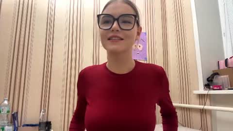Mia online show from June 18, 11:10 pm