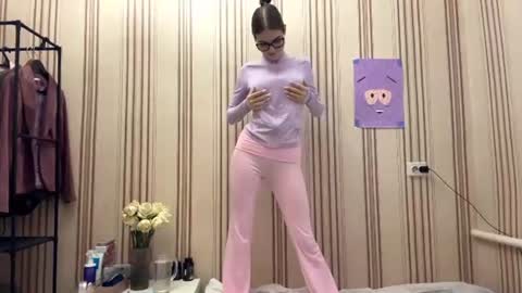 Mia online show from July 7, 1:48 pm