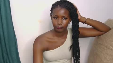 latiffaah_xx online show from April 18, 11:01 am