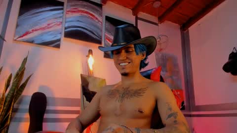 latino_boysmiles online show from March 19, 3:34 am