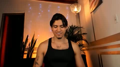 latino_boysmiles online show from January 18, 12:19 am